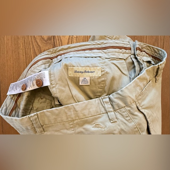 Tommy Bahama Men’s Shorts - 36 - Picture 3 of 3